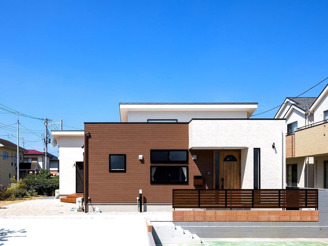 建物外観（昼）